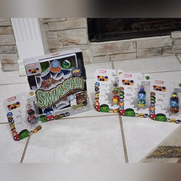 Marvel Tsum Tsum Comic Box Display and 13 Toy Figures new!! - Picture 1 of 11